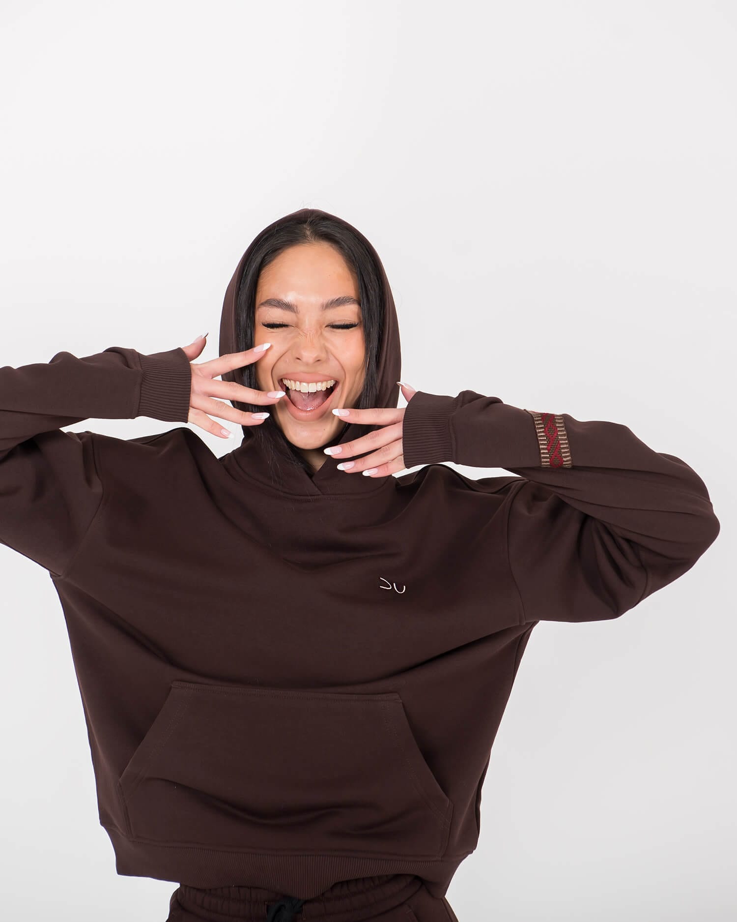 Unisex džemperis su gobtuvu ir tautine juosta