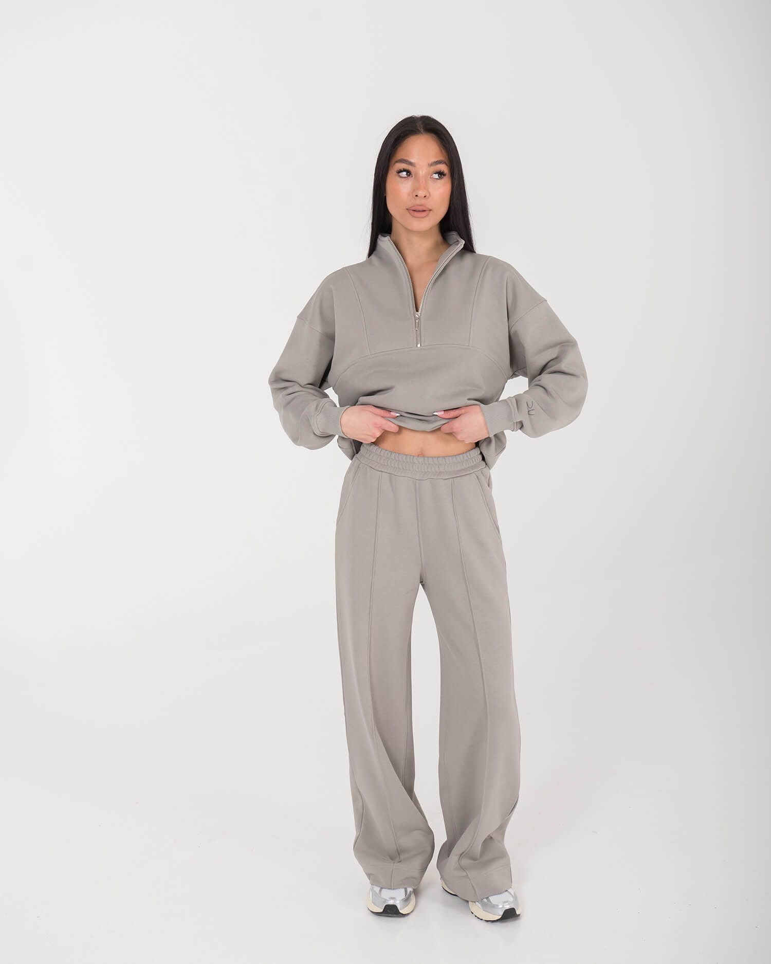 Pilkas laisvalaikio komplektas su pusiniu uztrauktuku moterims