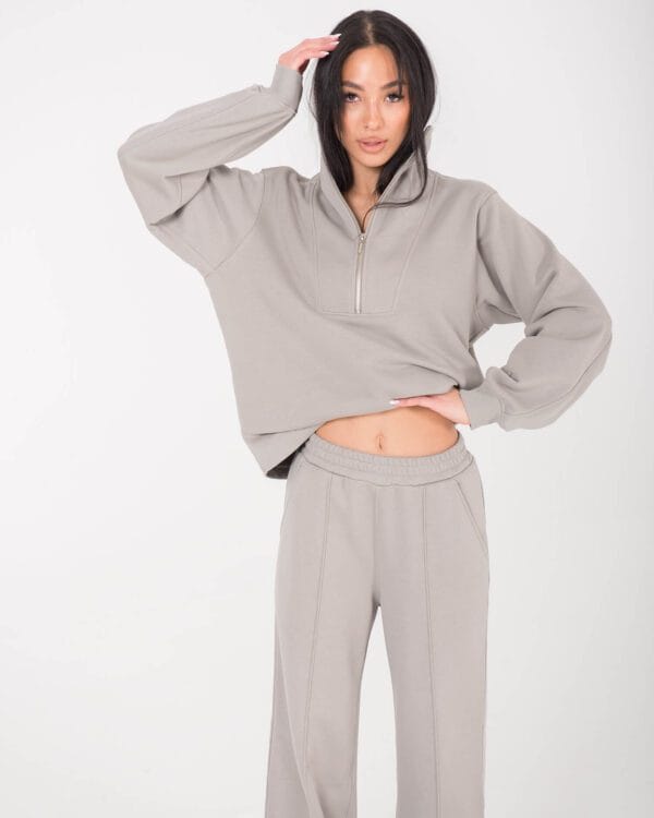 Klasikinio stiliaus dzemperis su uztrauktuku moterims