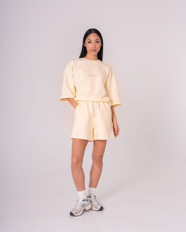 Platūs laisvalaikio šortai moterims / Butter yellow - Image 4