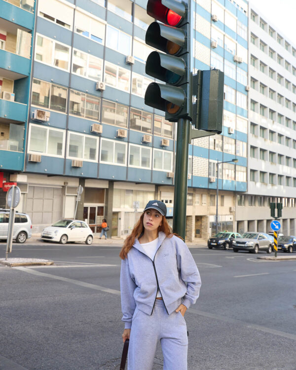 Unisex dzemperis su gobtuvu ir uztrauktuku