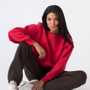 raudonas minimalistinis džemperis