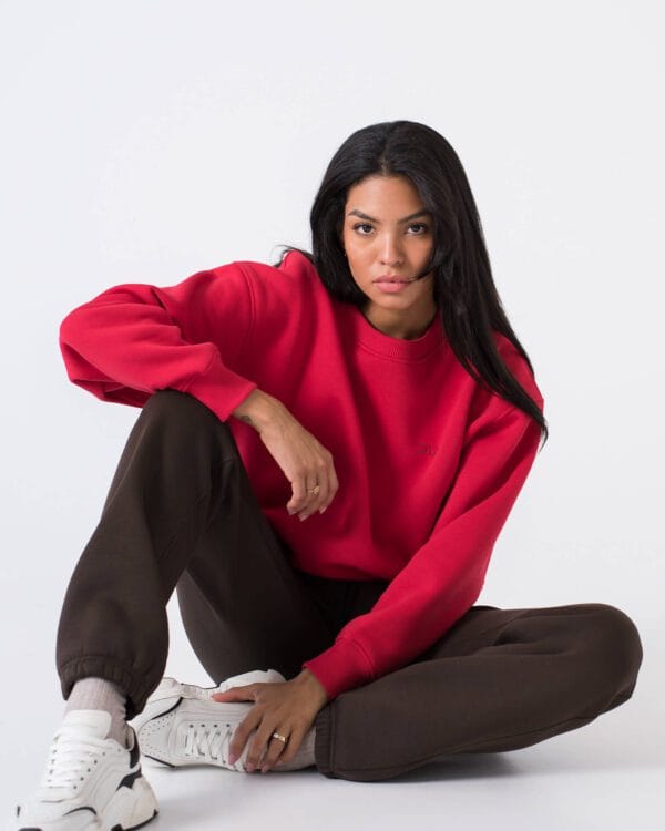 raudonas minimalistinis džemperis