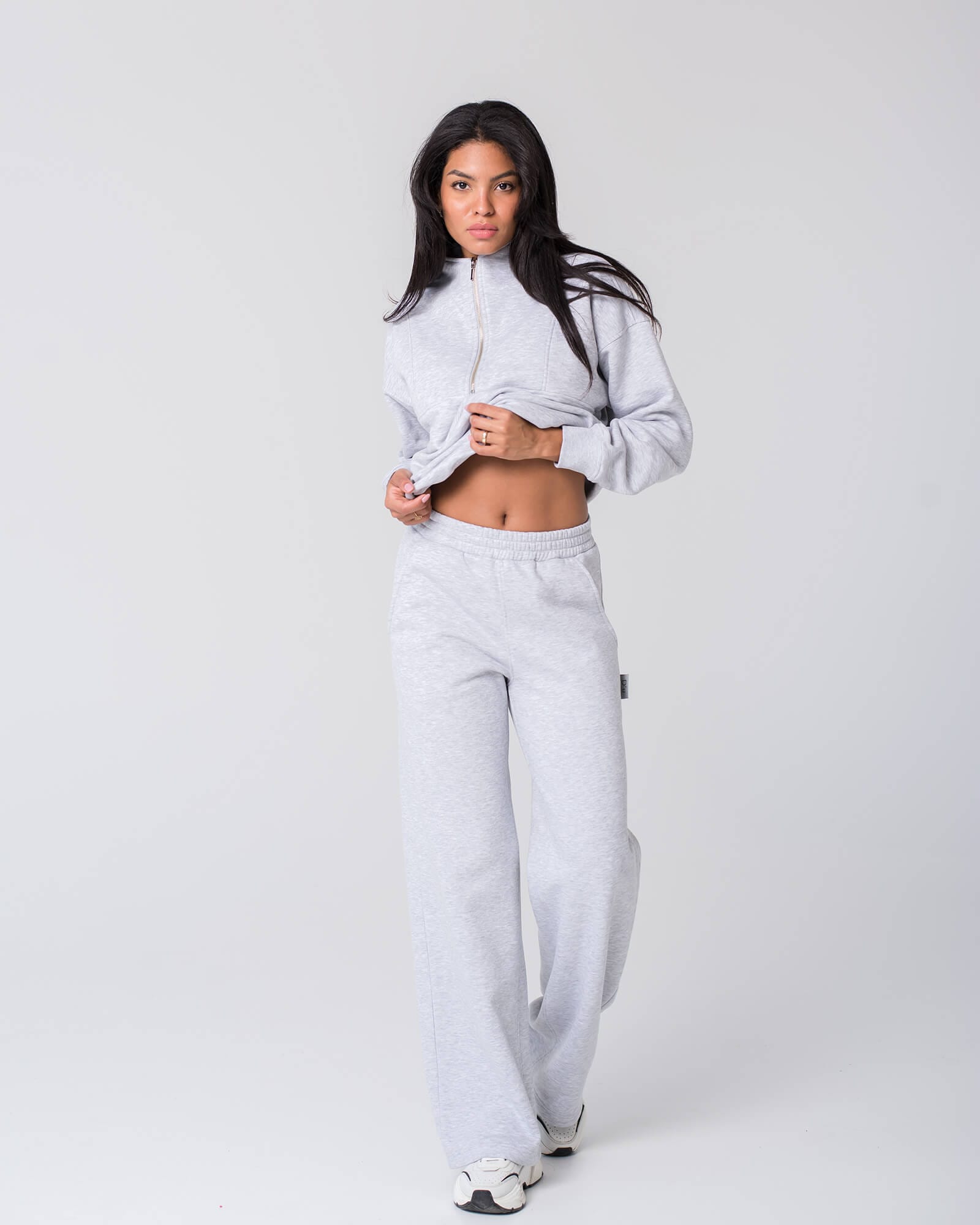 Pilkas džemperis su užtrauktuku moterims - Image 2