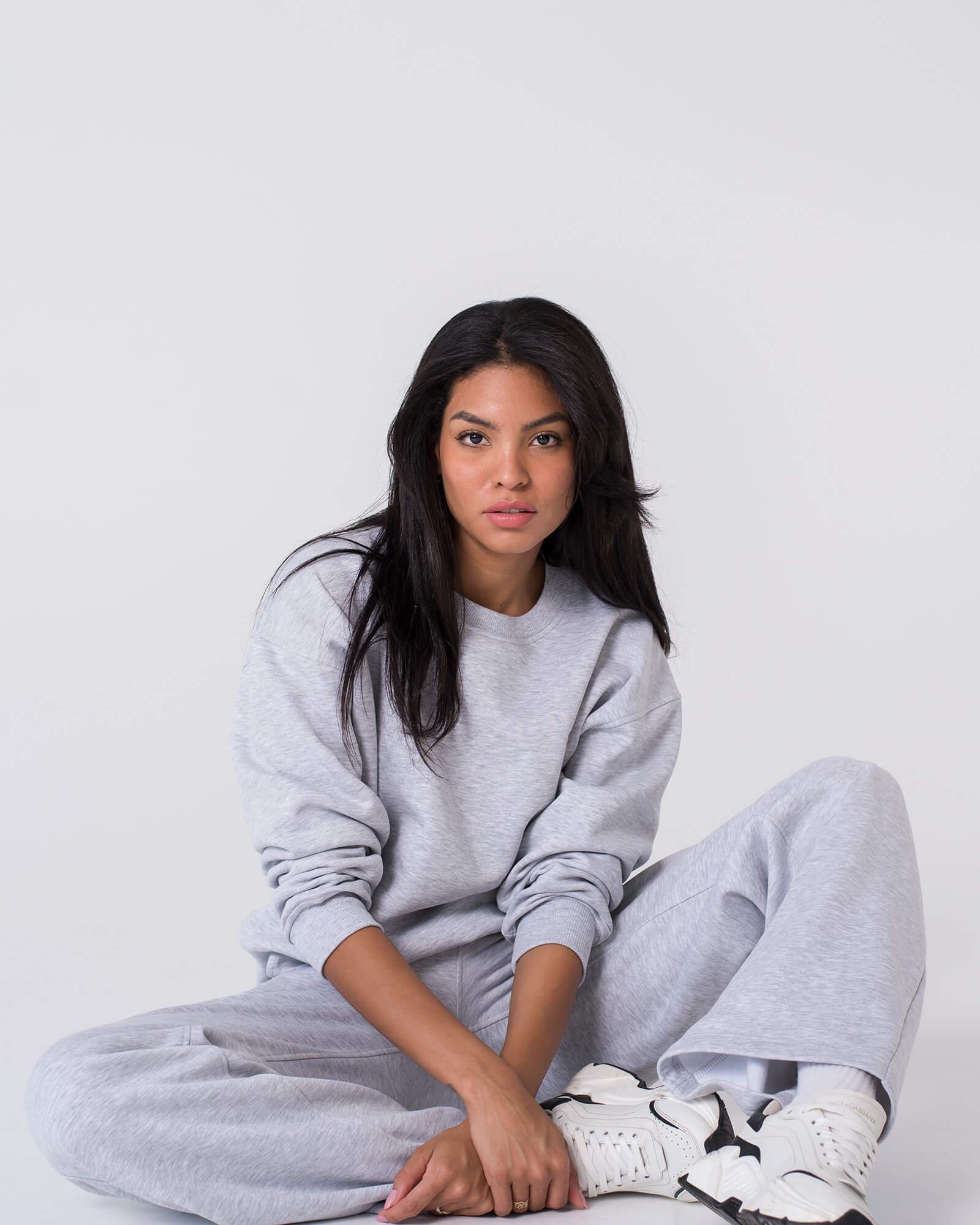 minimalistinis džemperis moterims pilkas