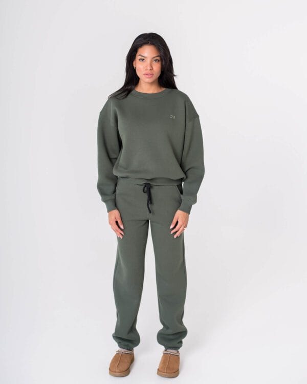 minimalistinis laisvalaikio kostiumas moterims chaki