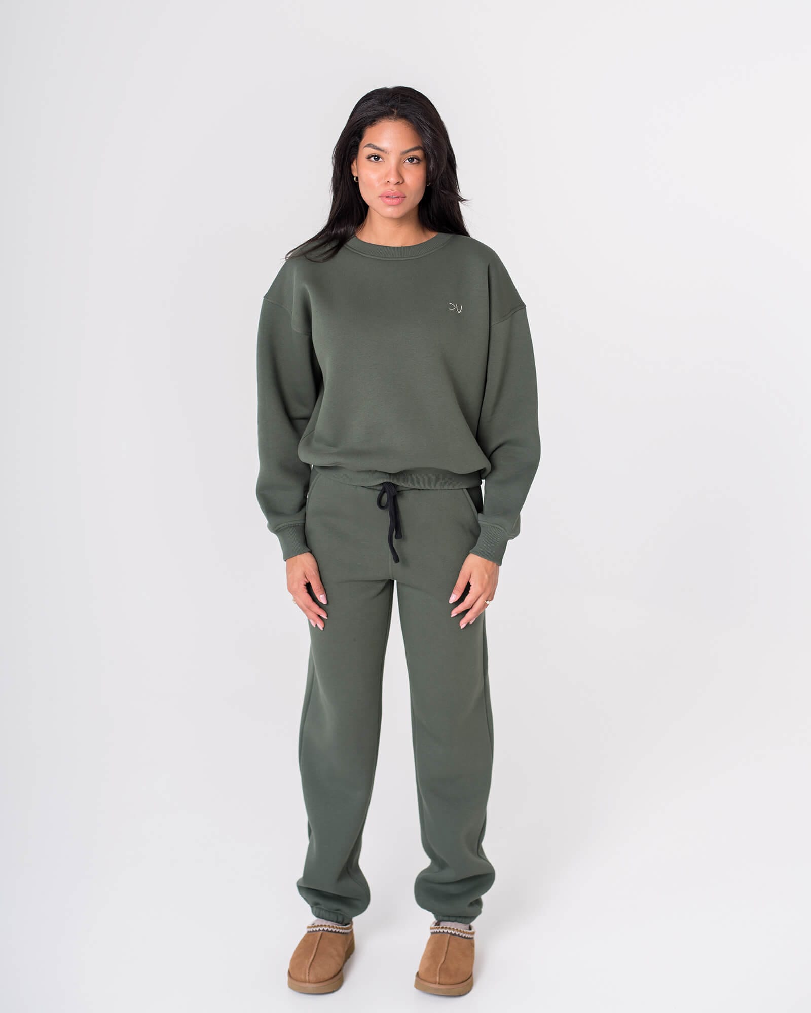 minimalistinis laisvalaikio kostiumas moterims chaki