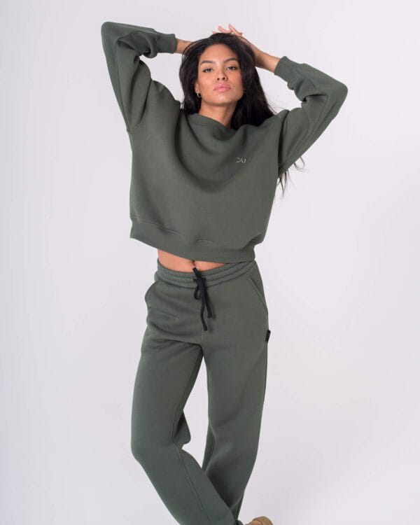 Minkštas minimalistinis džemperis moterims