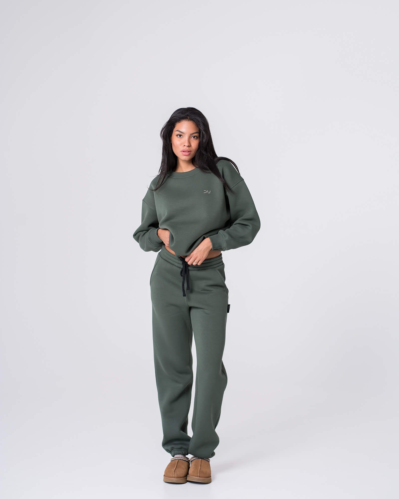 chaki spalvos laisvalaikio kelnes moterims