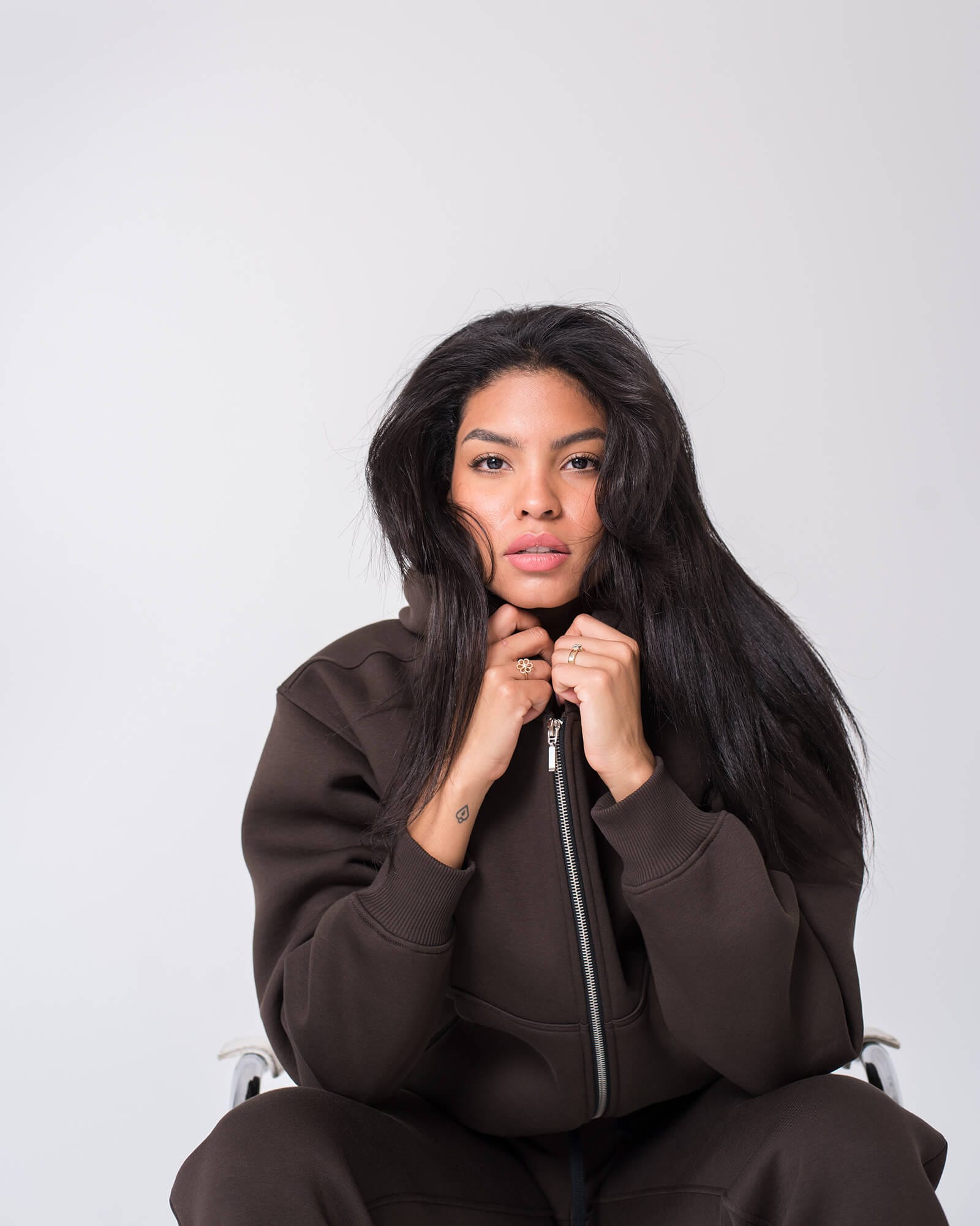 Džemperis su užtrauktuku ir gobtuvu / Espresso - Image 5