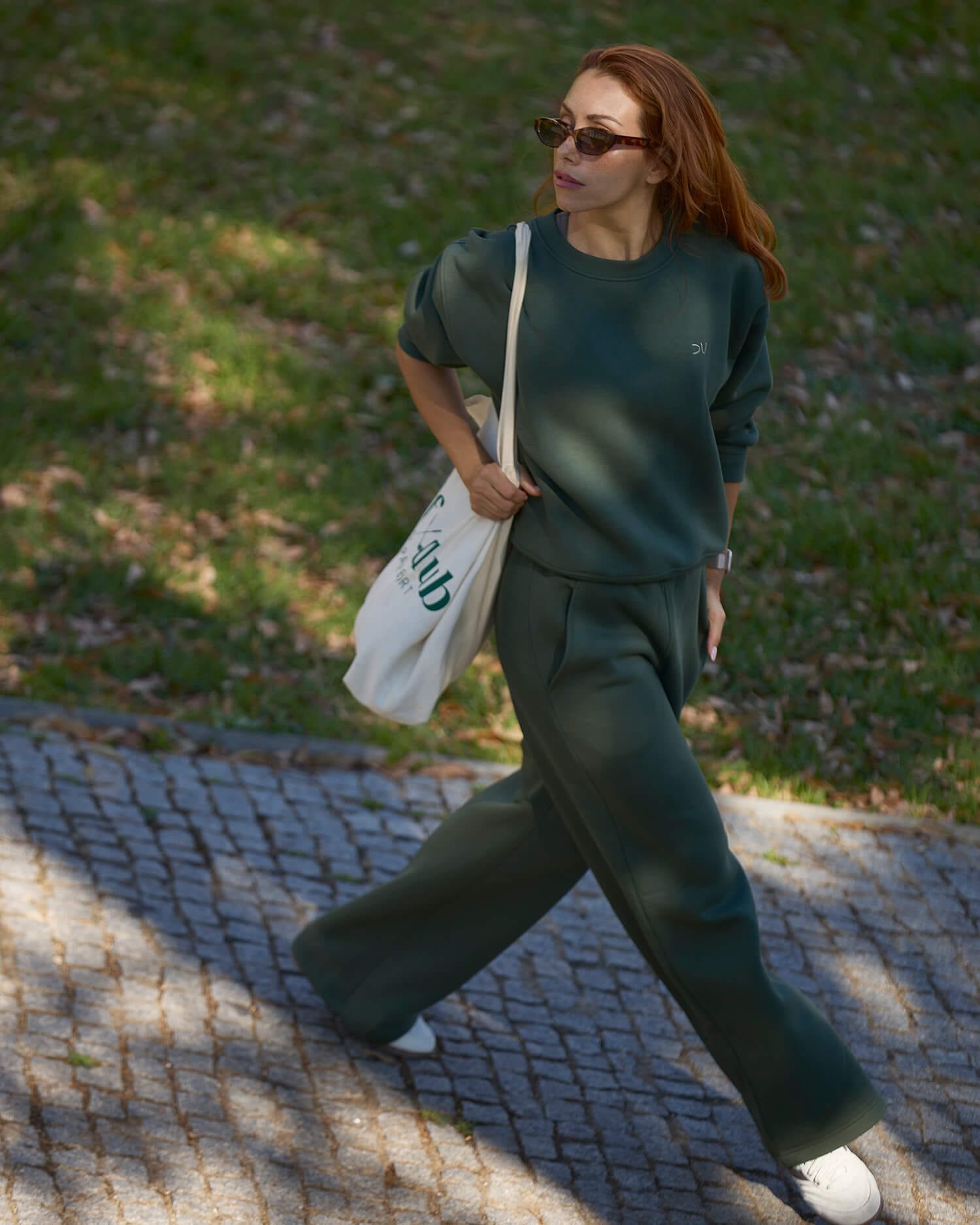 šiltas minimalistinis laisvalaikio kostiumas moterims