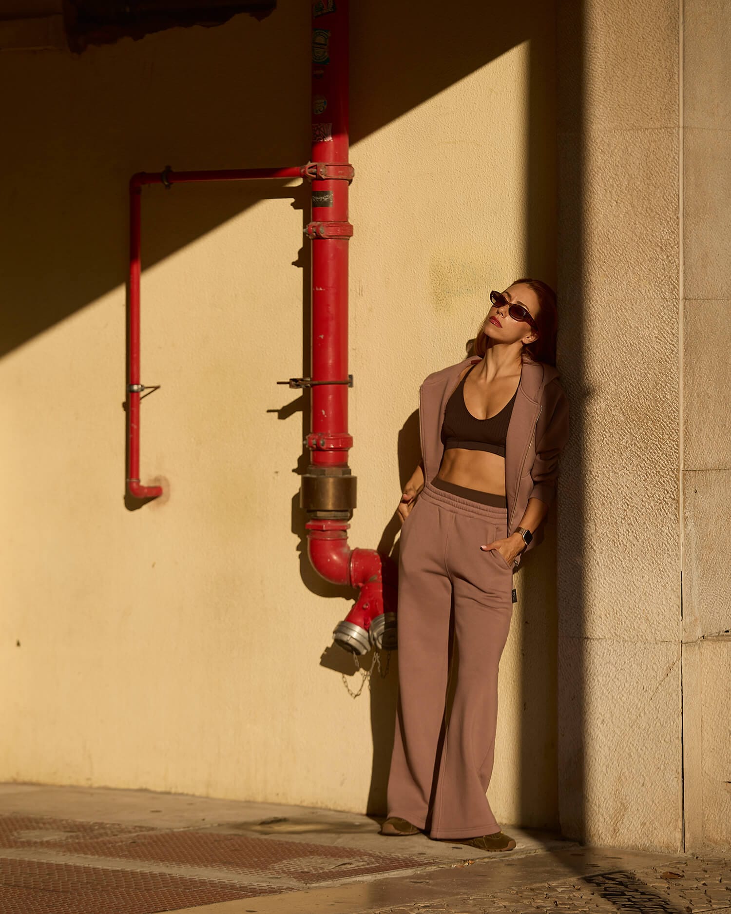 Laisvalaikio kostiumas moterims su uztrauktuku kakavinis