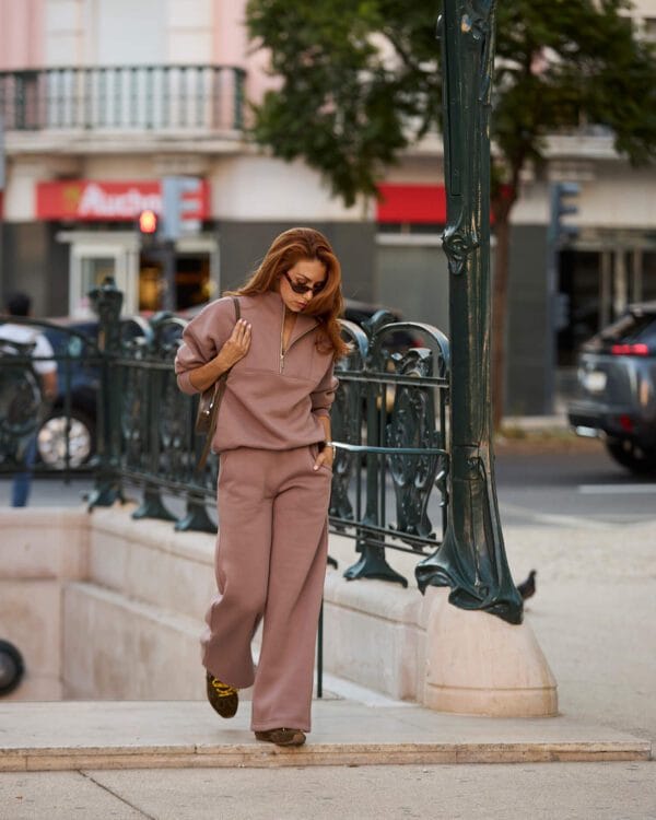 laisvalaikio kostiumas moterims ainė