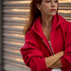 stilingas raudonas dzemperis su uztrauktuku moterims