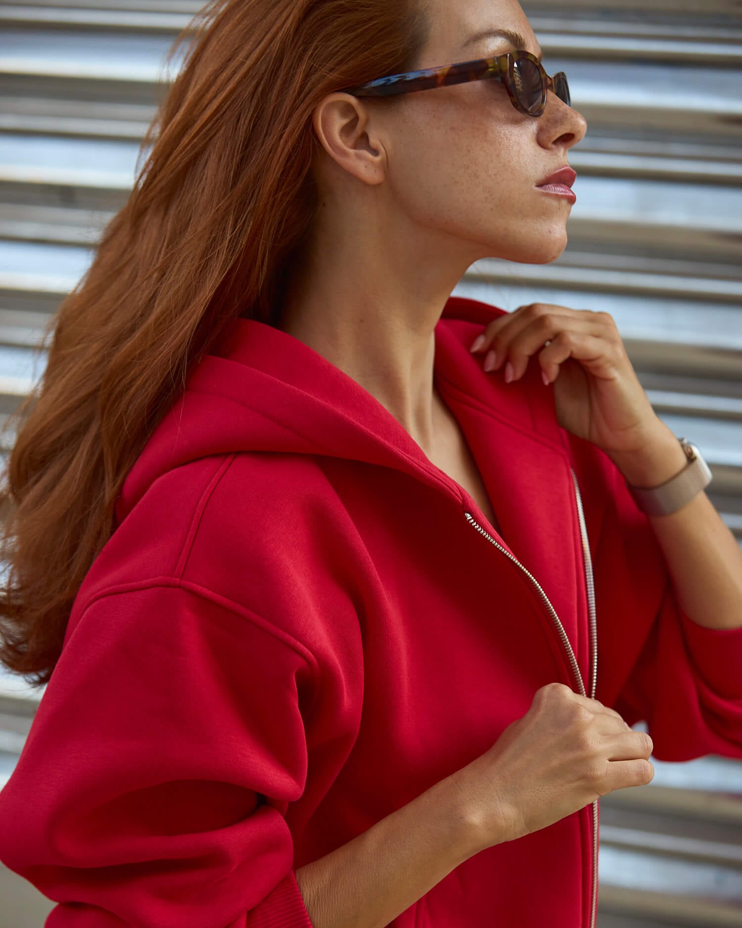 Džemperis su užtrauktuku ir gobtuvu / Raudonas - Image 6